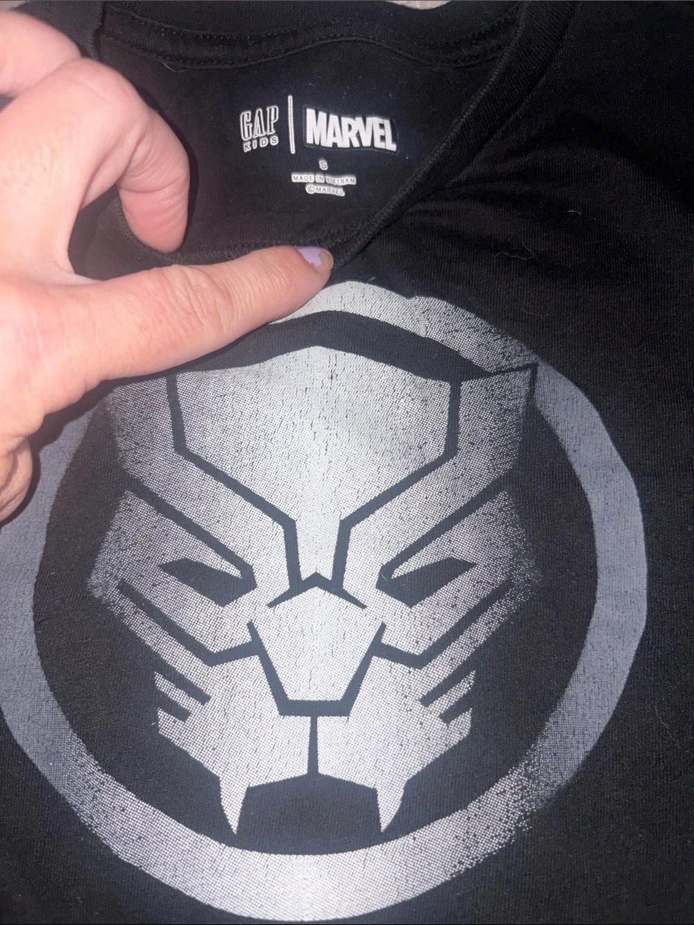⭐️ 5 for 25⭐️GAP Black Short-Sleeve Tee with MetallicBlack Panther sz